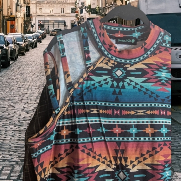 NWT Sterling Kreek Multicolor Aztec Print Women's Tank Top Size XL - Picture 3 of 6